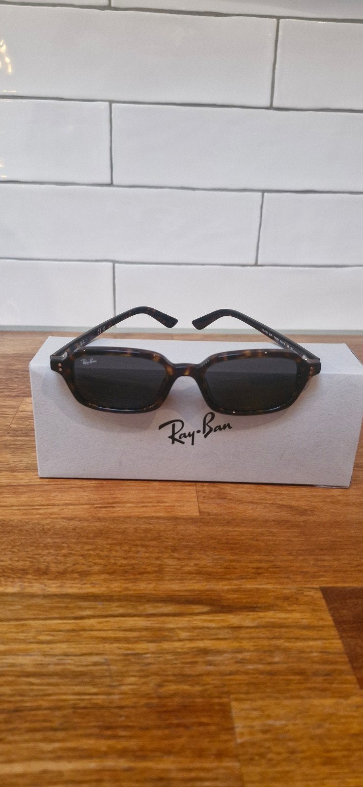 Nieuwe ray-ban zuri model RB4455 zonnebril, Ophalen of Verzenden, Nieuw, Zwart, Ray-Ban