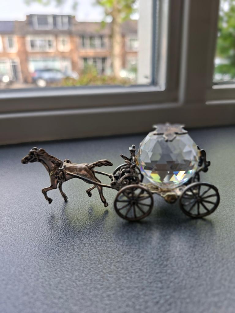 Sprookjesachtige koets met paard en kristallen bal, Antiek en Kunst, Ophalen of Verzenden