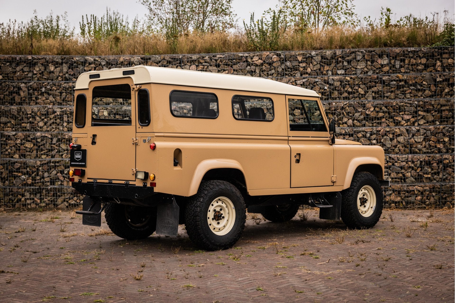 Land Rover Defender 110 V8 Hard Top Volledig gerestaureerd, Gebruikt, 8 cilinders, 3500 cc, Bruin