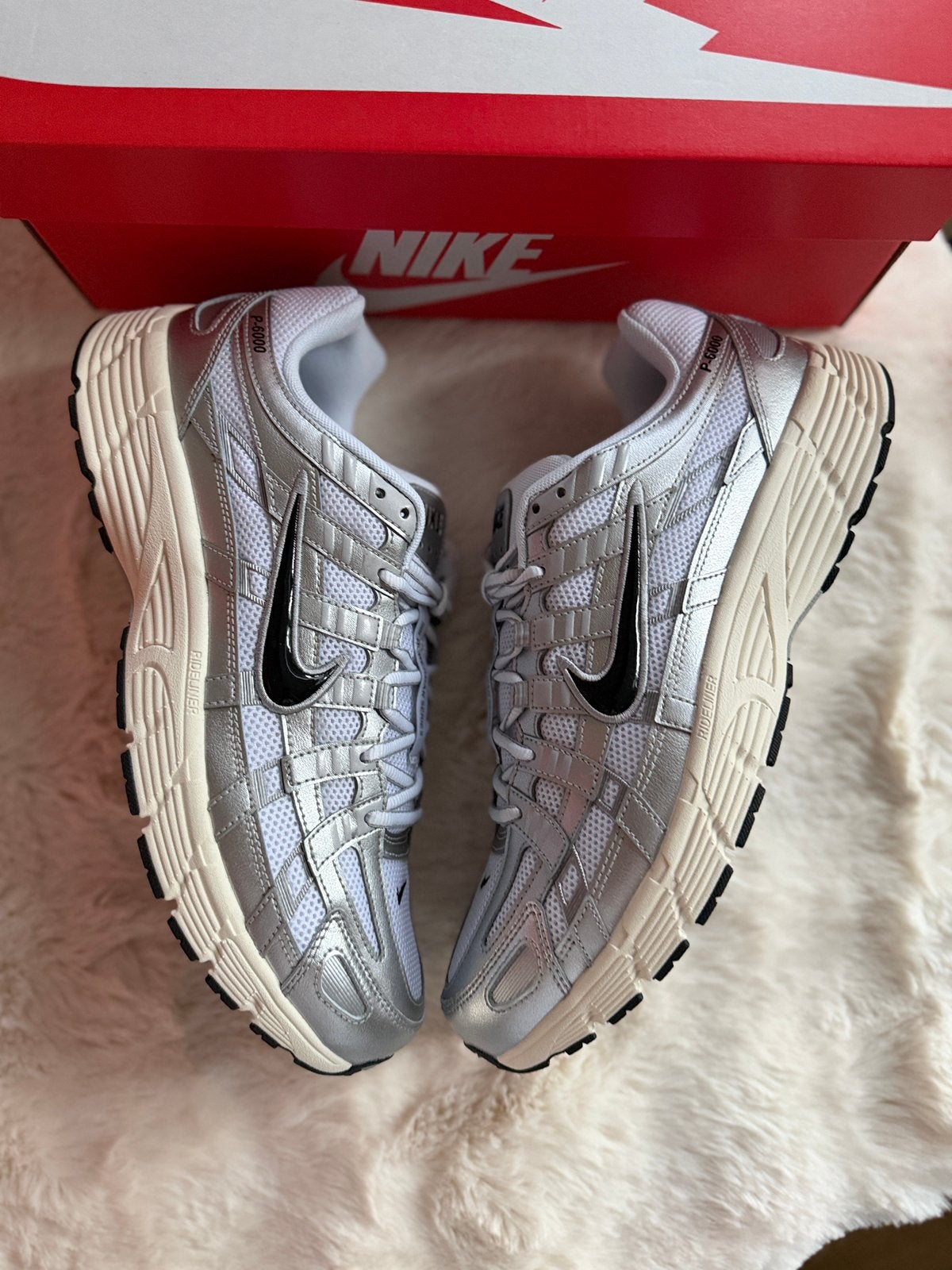 Nike p6000 grijs zwart wit maat 46 nieuwe, Kleding | Heren, Schoenen, Overige kleuren, Nieuw, Ophalen of Verzenden, Sneakers of Gympen