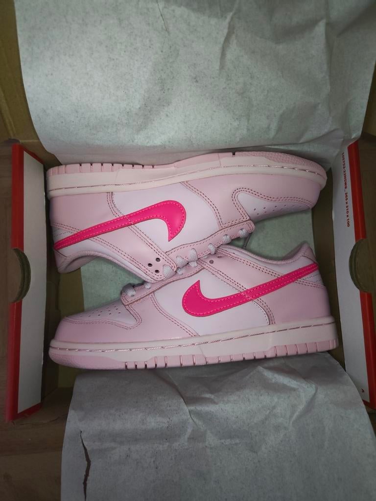 Nike Dunk Low 'Triple Pink' GS EU37,5, Kleding | Dames, Schoenen, Nike, Nieuw, Ophalen of Verzenden, Sneakers of Gympen