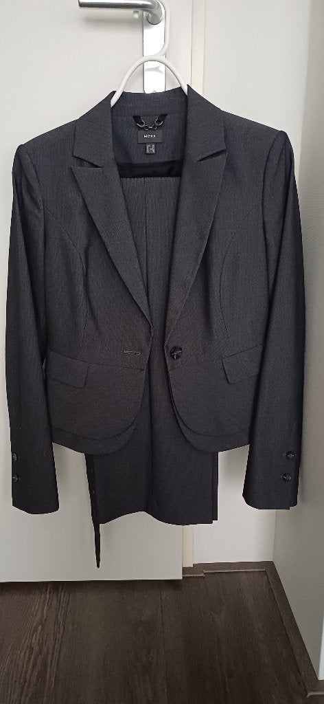 Damespak grijs mt 38, Kleding | Dames, Zo goed als nieuw, Grijs, Ophalen, Maat 38/40 (M)