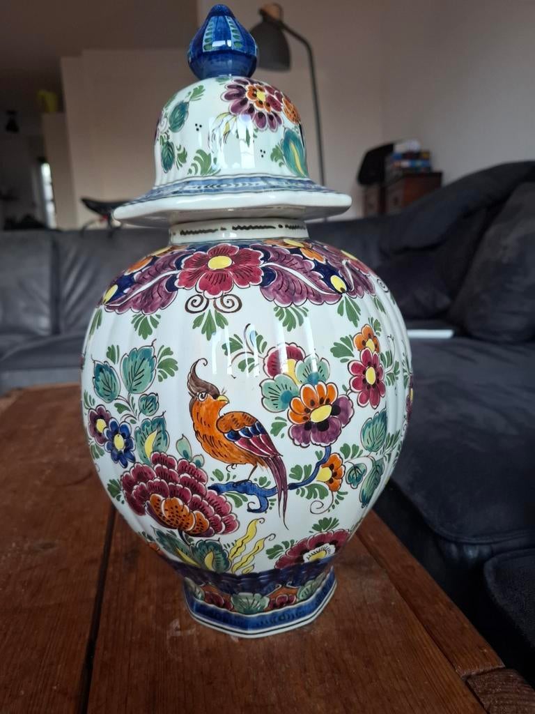 Handgeschilderd Delfts Polychroom Vaas uit de Jaren '50, Antiek en Kunst, Ophalen