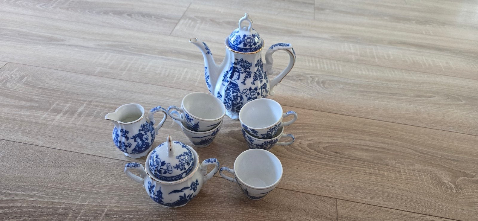 Dit is een blauw-wit porseleinen theeservies, Antiek en Kunst, Ophalen of Verzenden