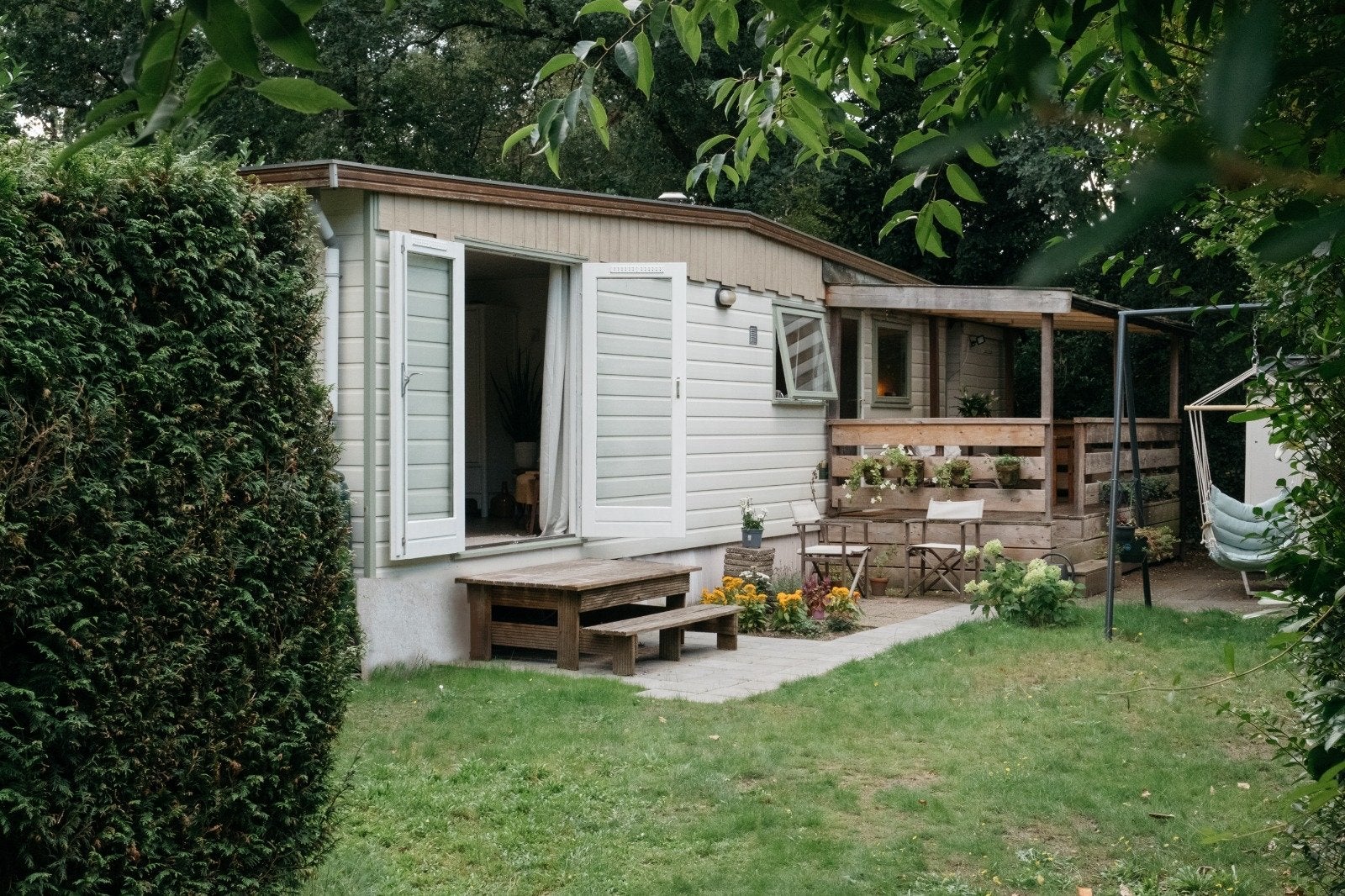 TE KOOP // Vrijstaand Chalet Eigen Grond Utrechtse Heuvelrug, 2 slaapkamers, Recreatiepark, Utrecht, In bos
