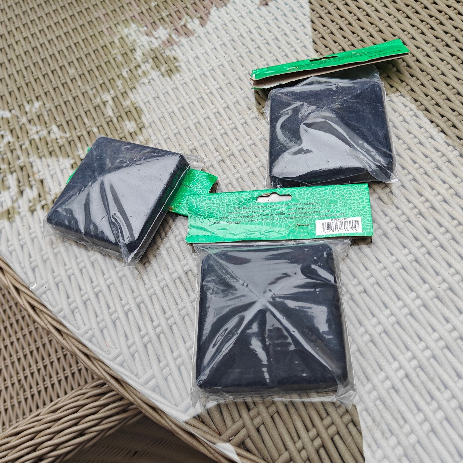 Nieuwe paalafdekkingen 10x10cm piramide zwart gepoedercoat, Tuin en Terras, Ophalen of Verzenden, Nieuw, IJzer, Overige typen