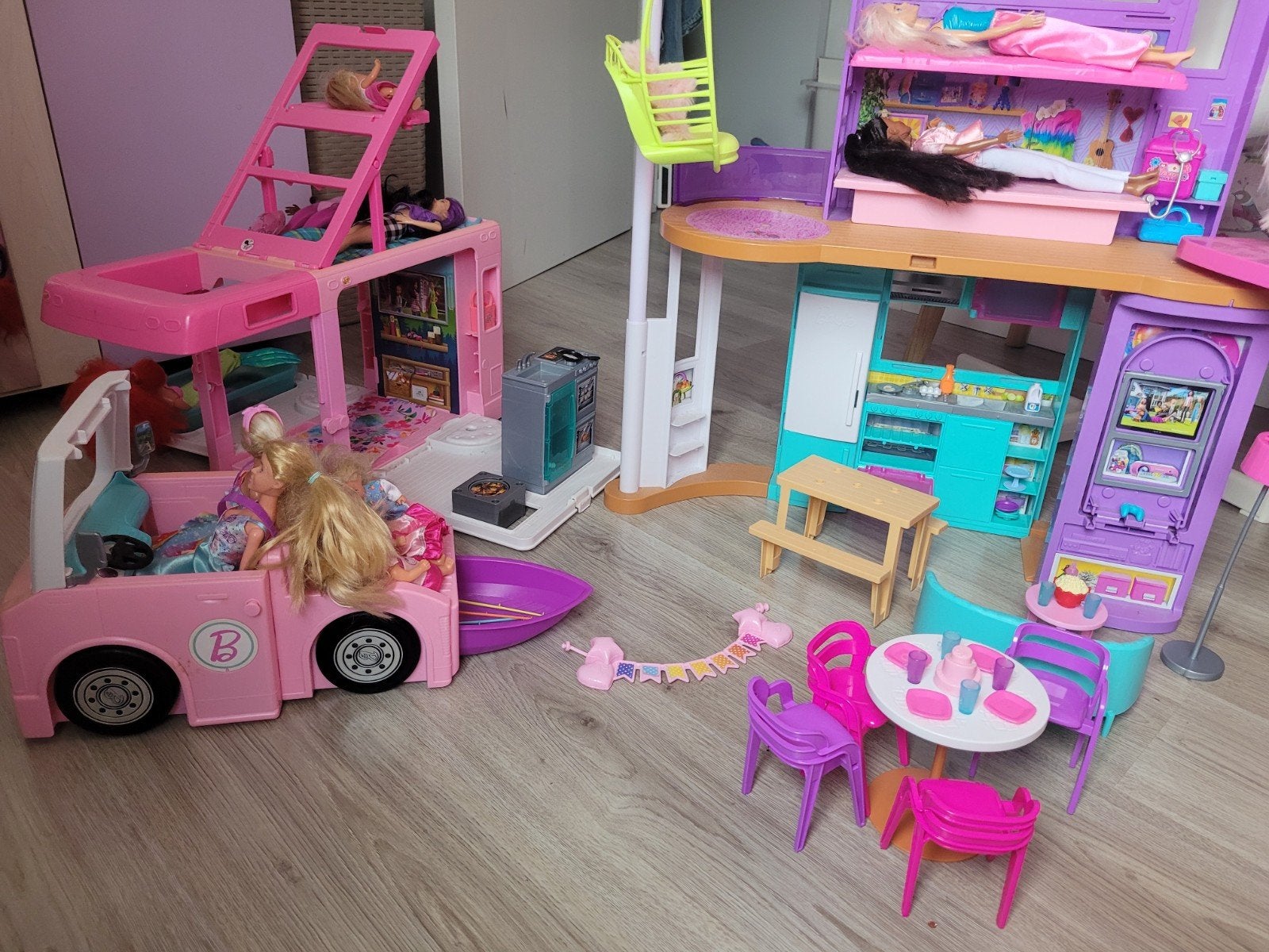 Barbie Malibu droomhuis en camper inclusief accesoires, Ophalen of Verzenden, Toebehoren