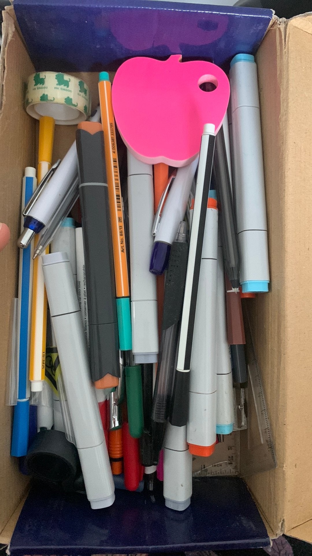 Free box of pens (stationary supplies), Ophalen, Zo goed als nieuw