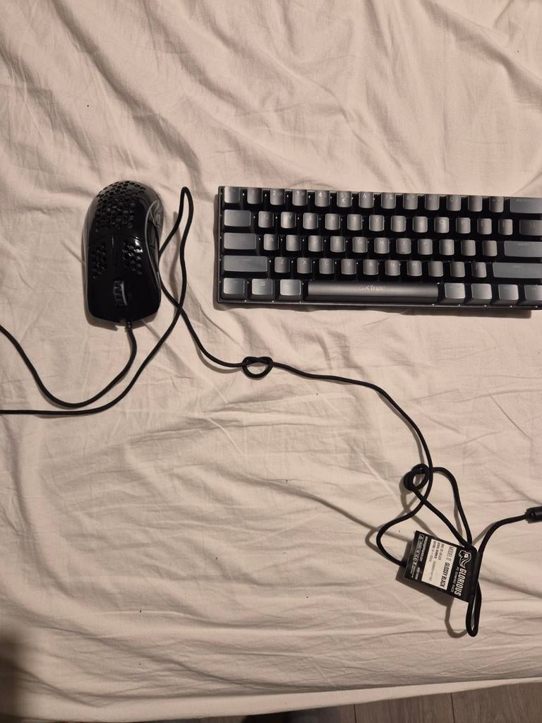 Glorious Model D+ en Trust GXT toetsenbord 60% zonder usb c, Computers en Software, Muizen, Ophalen