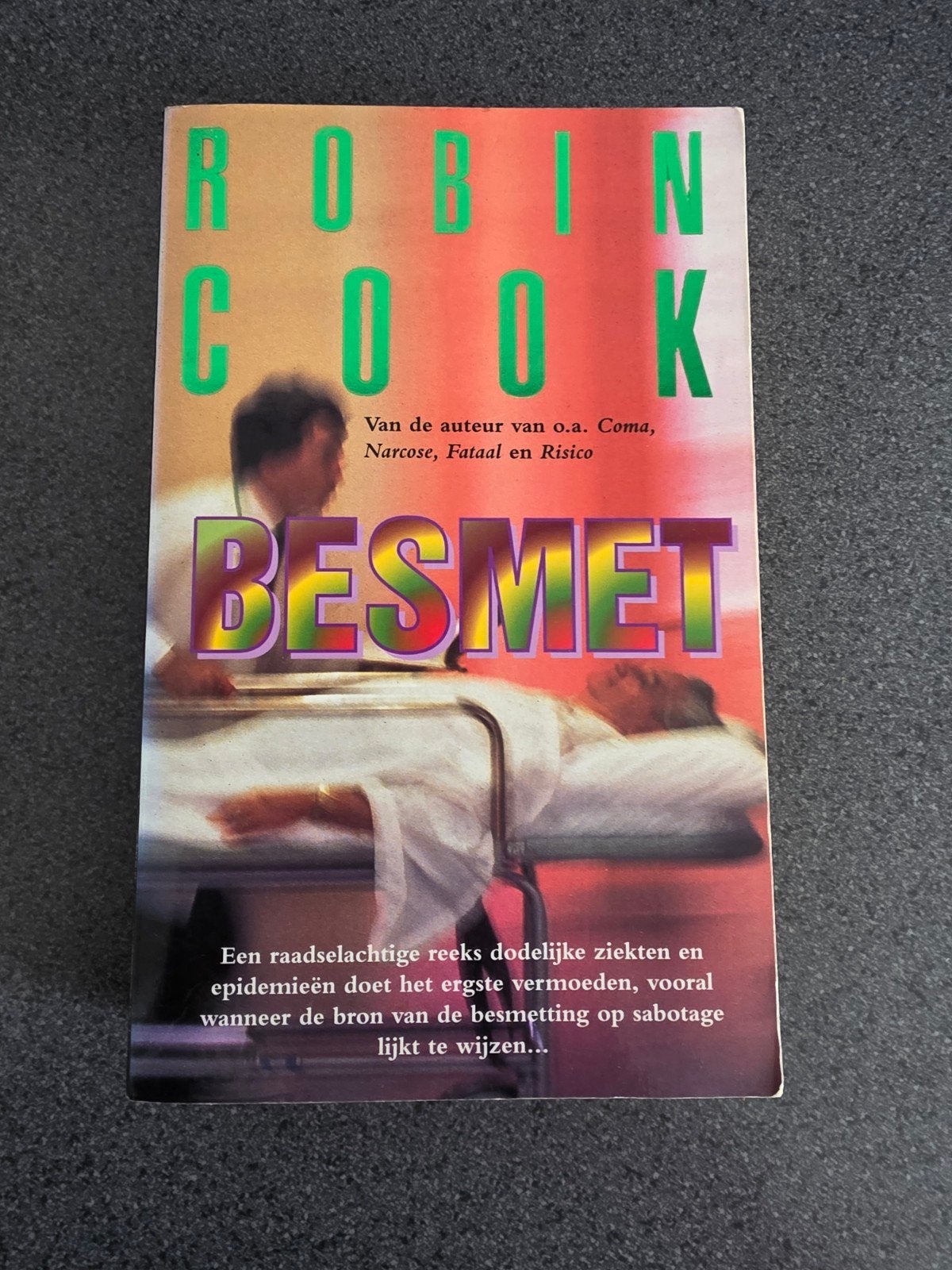 Besmet - Robin Cook (Thriller), Ophalen of Verzenden, Gelezen, Robin Cook, Nederland