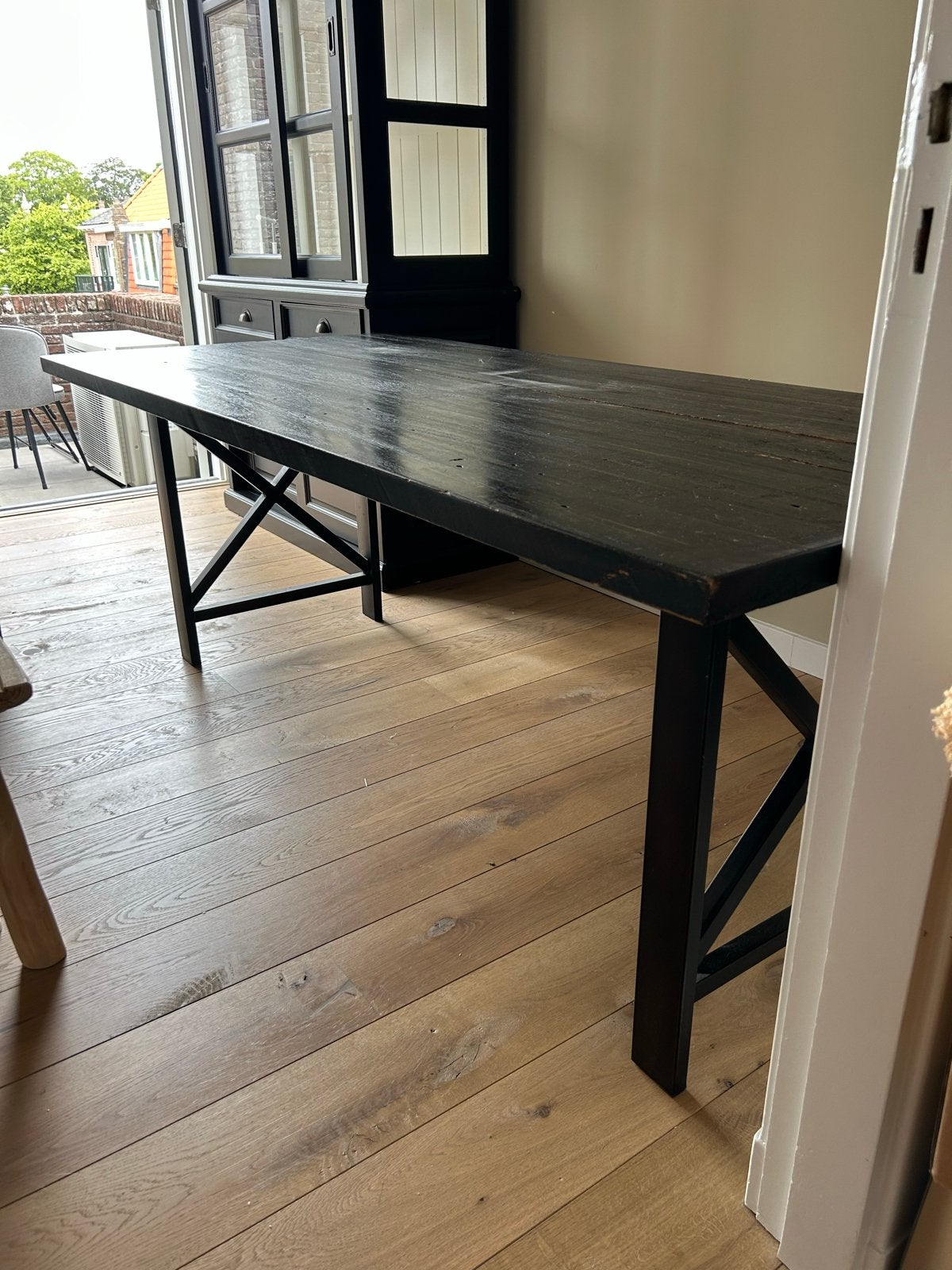 Robuuste Zwarte Houten Tafel met Metalen Onderstel, Ophalen, Gebruikt, 50 tot 100 cm, 150 tot 200 cm