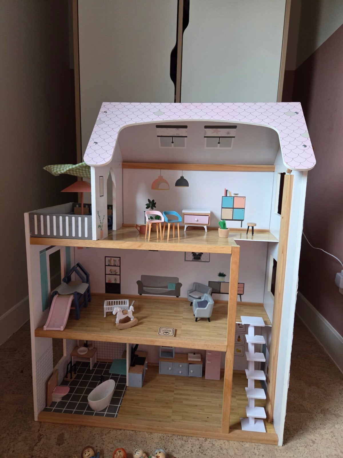 Houten Poppenhuis met Meubels en Poppen, Ophalen, Gebruikt, Poppenhuis