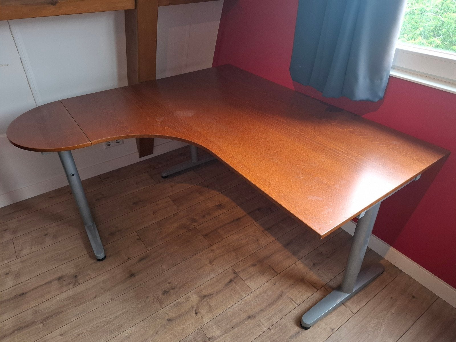 Gratis af te halen: Gebruikt hoekbureau van IKEA, Huis en Inrichting, Bureaus, Ophalen, Gebruikt