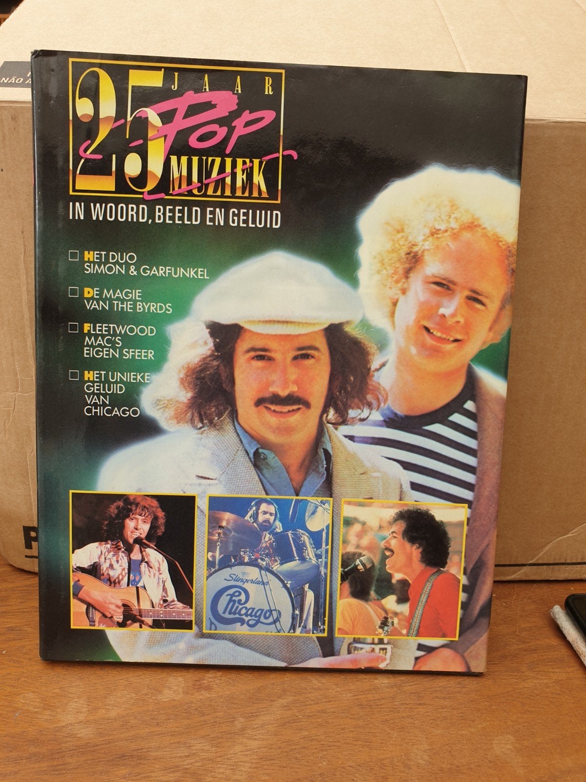 25 jaar Popmuziek, Afscheid van de sixties 124 pagina's (101, Ophalen of Verzenden, Gelezen, Artiest