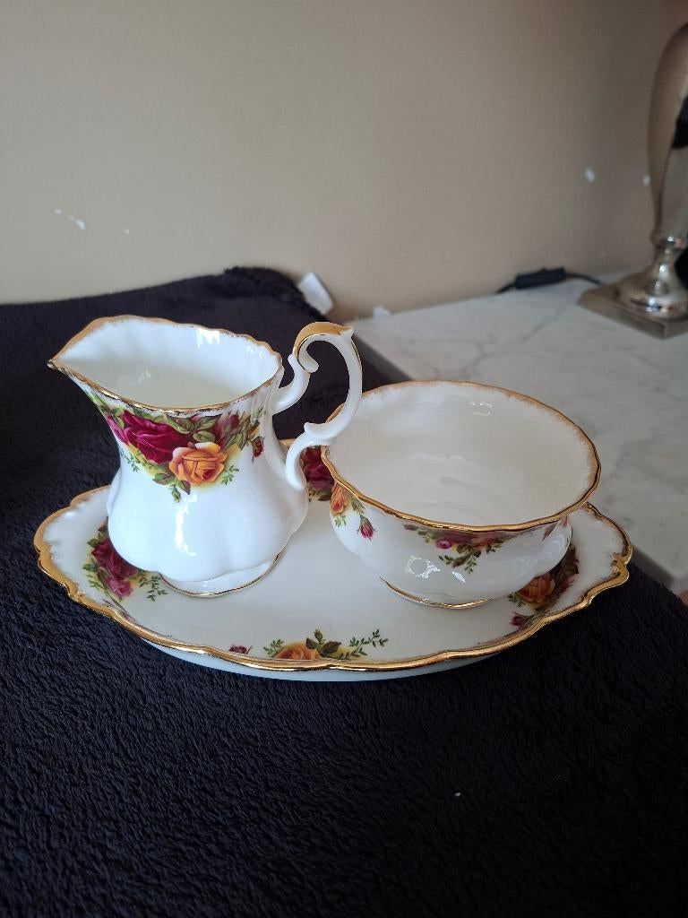 Royal Albert Country Roses suikerpot plus melkkan, Ophalen