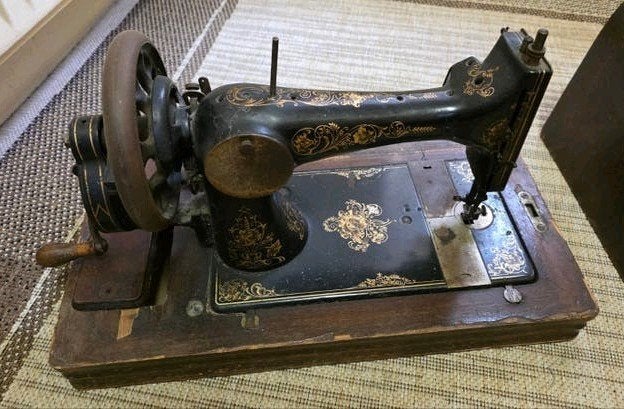 Antieke Naaimachine met Houten Koffer, Ophalen