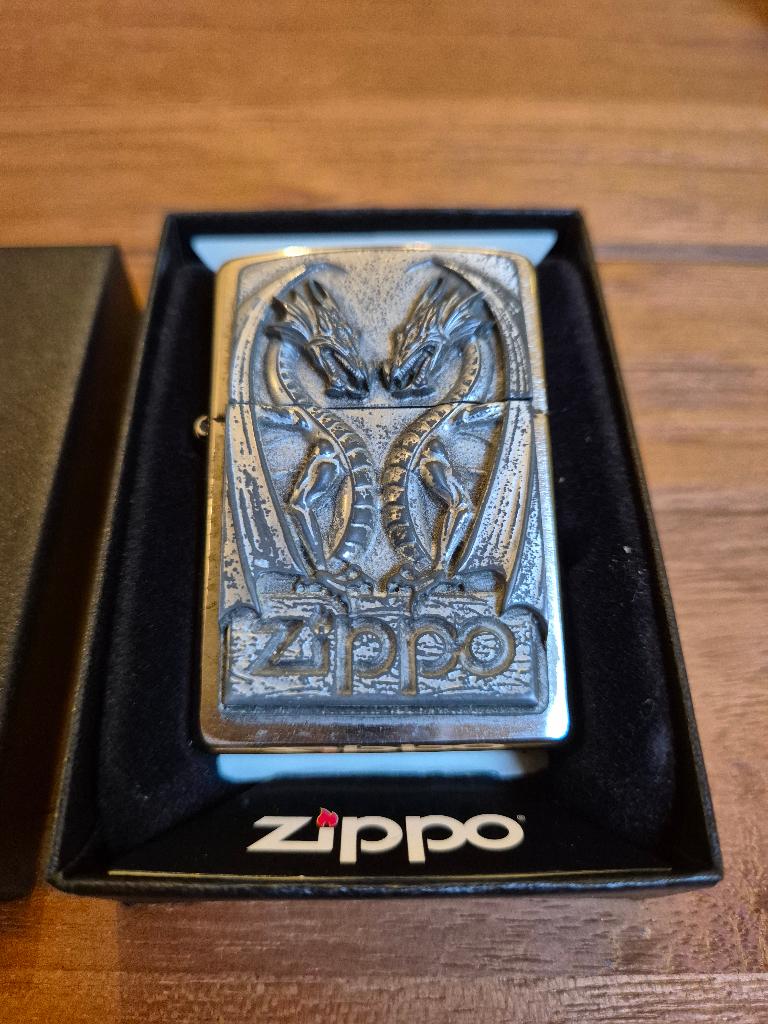 Zippo Twins Dragon Heart, heavy plate, 3D, gebruikt, Verzamelen, Ophalen of Verzenden, Gebruikt, Aansteker