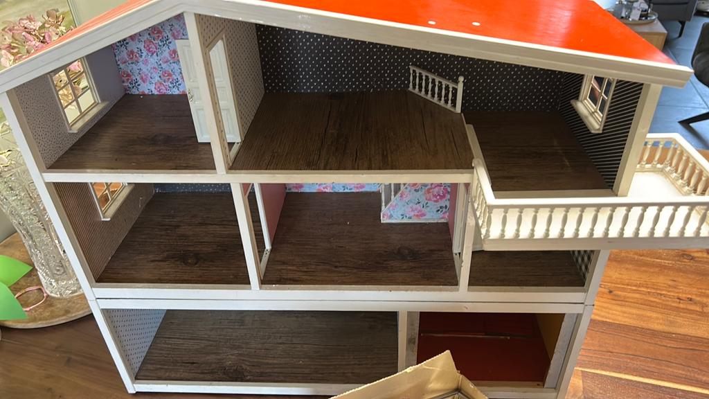 Poppenhuis met hele serie spulletjes, Ophalen, Poppenhuis