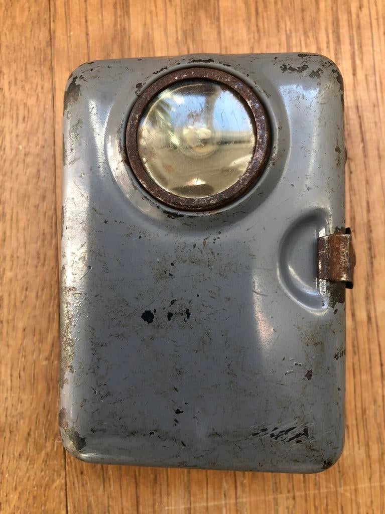 Oude zaklamp - naar verluidt een Wehrmacht zaklamp uit WO2, Ophalen of Verzenden, Duitsland, Overige typen