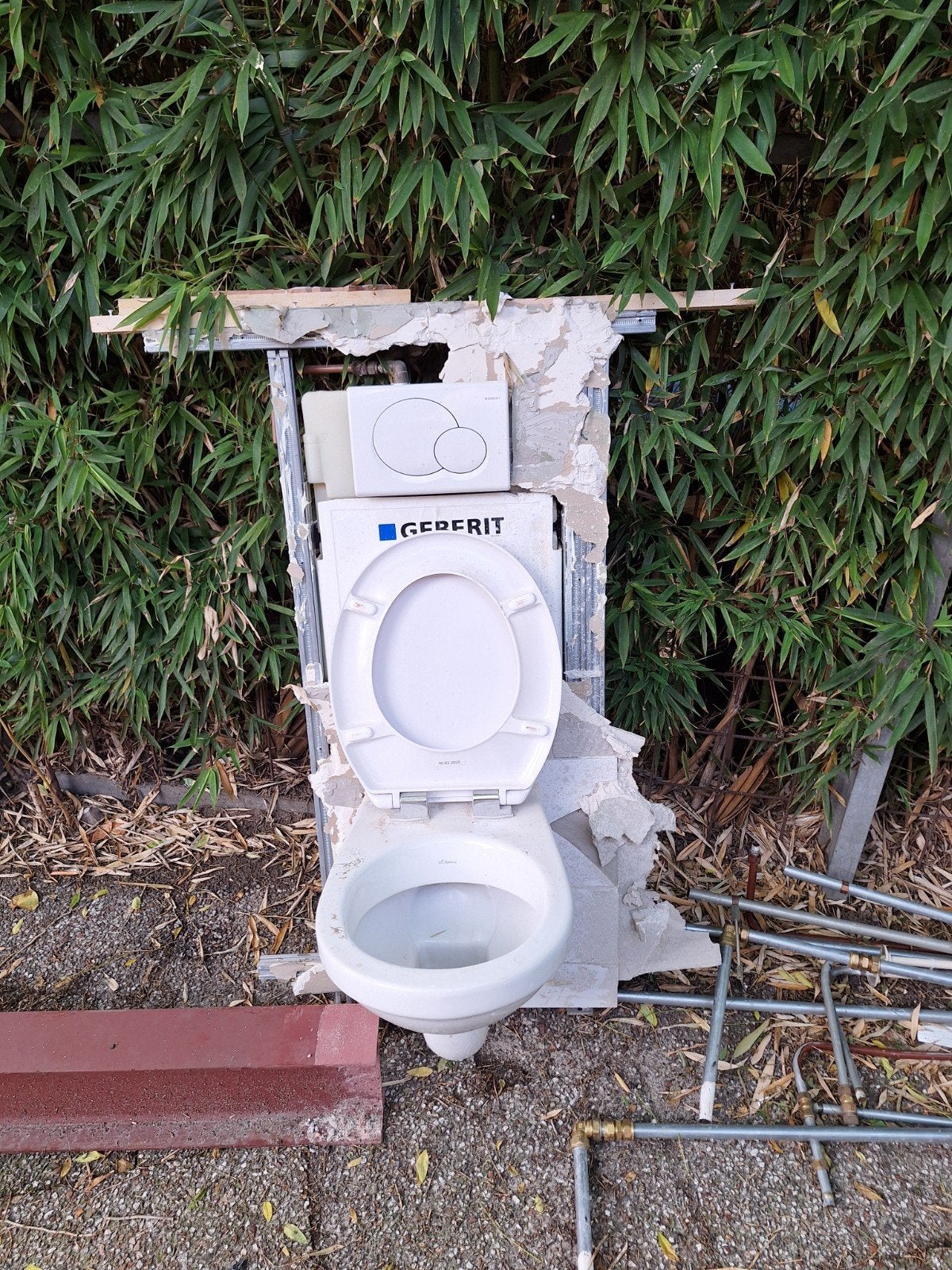 Geberit toiletunit met pot en drukknop, Ophalen, Gebruikt, Toilet