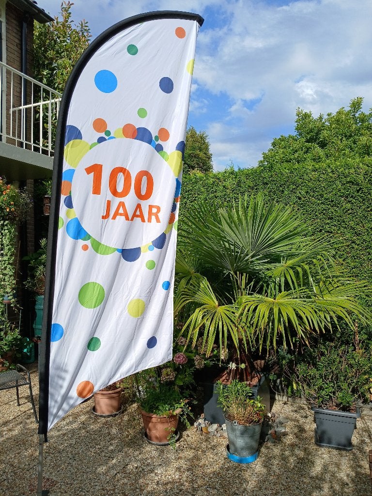 vlaggen; 100 jaar feestvlag voor bedrijf of persoon, Diversen, Ophalen of Verzenden, Zo goed als nieuw