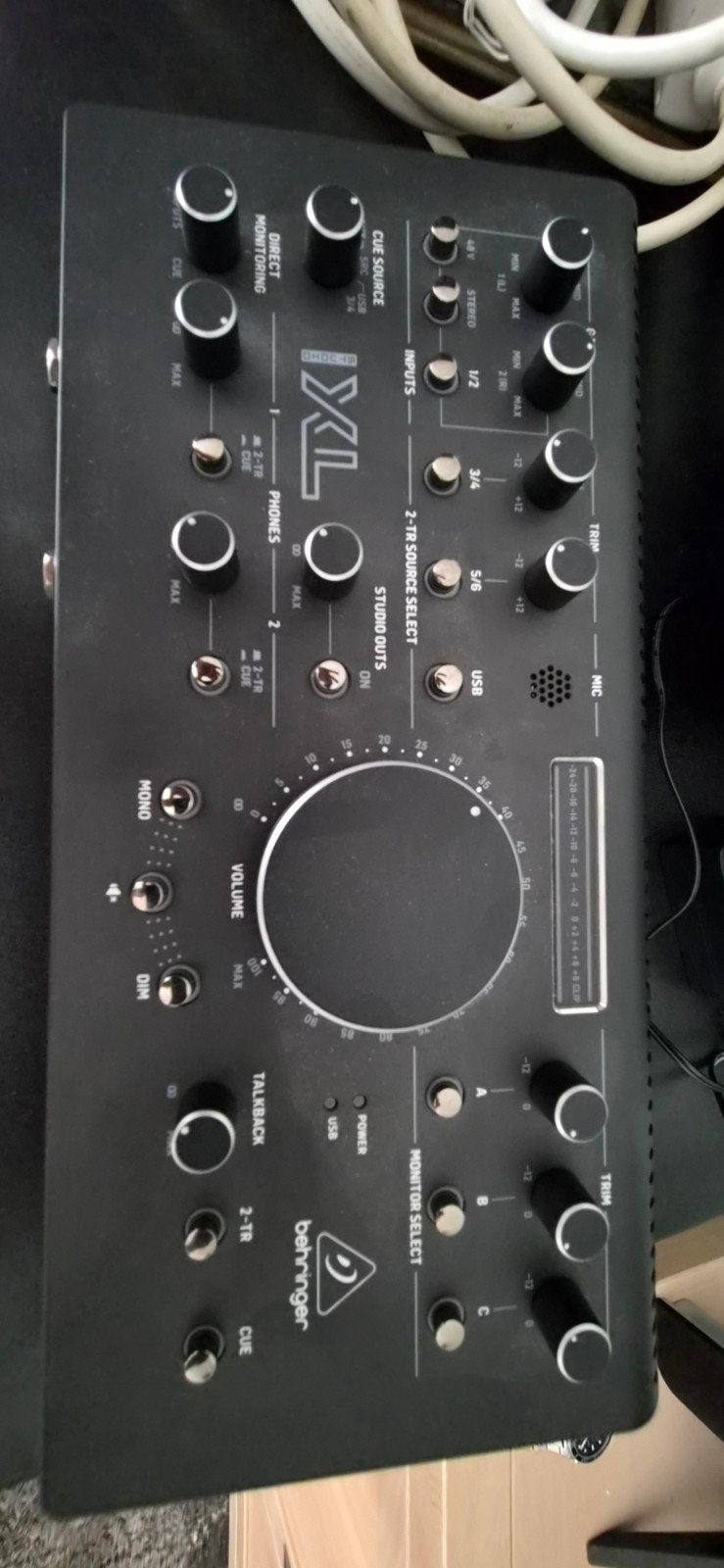 Behringer Studio XL Audio Interface/Monitor Controller, Ophalen of Verzenden, Zo goed als nieuw, 10 tot 20 kanalen, Microfooningang