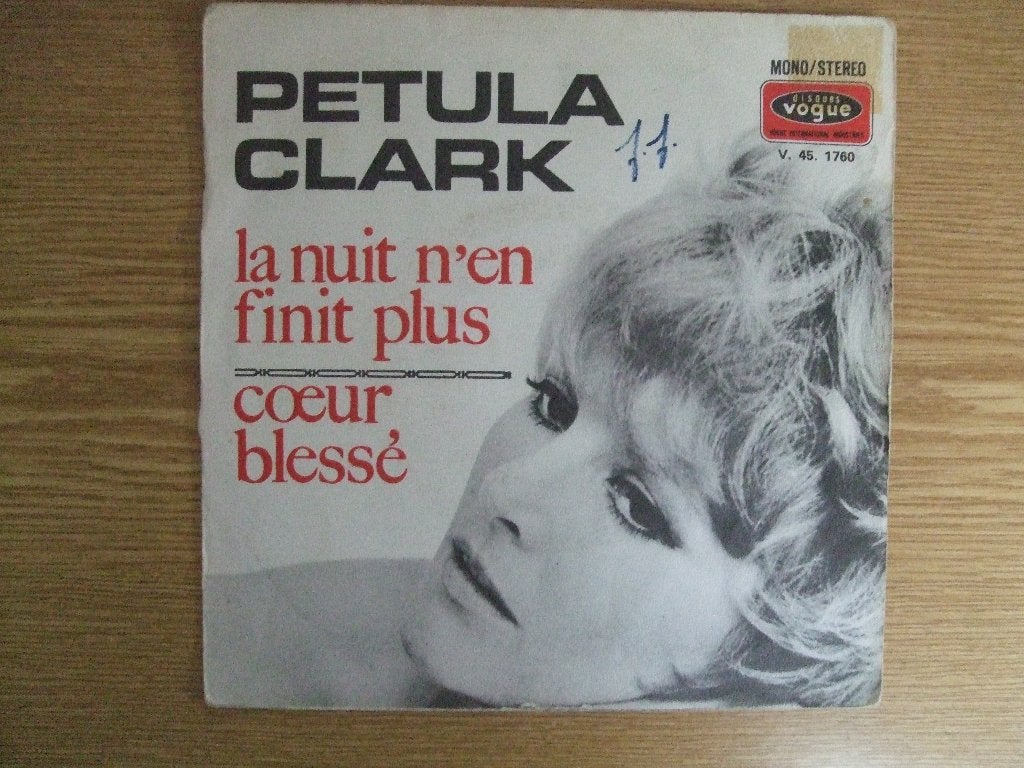 PETULA CLARK    LA NUIT N'EN FINIT PLUS / COEUR BLESSE, 7 inch, Ophalen of Verzenden, Zo goed als nieuw, Pop