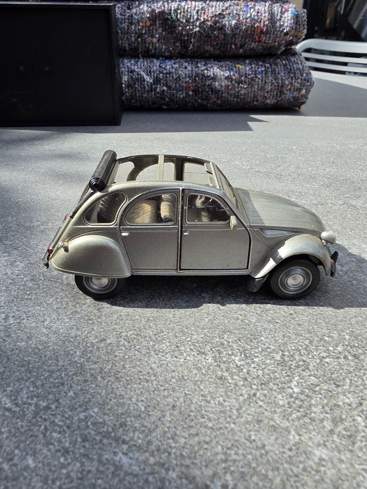 Citroën 2CV modelauto - Gedetailleerd schaalmodel, Ophalen, Zo goed als nieuw