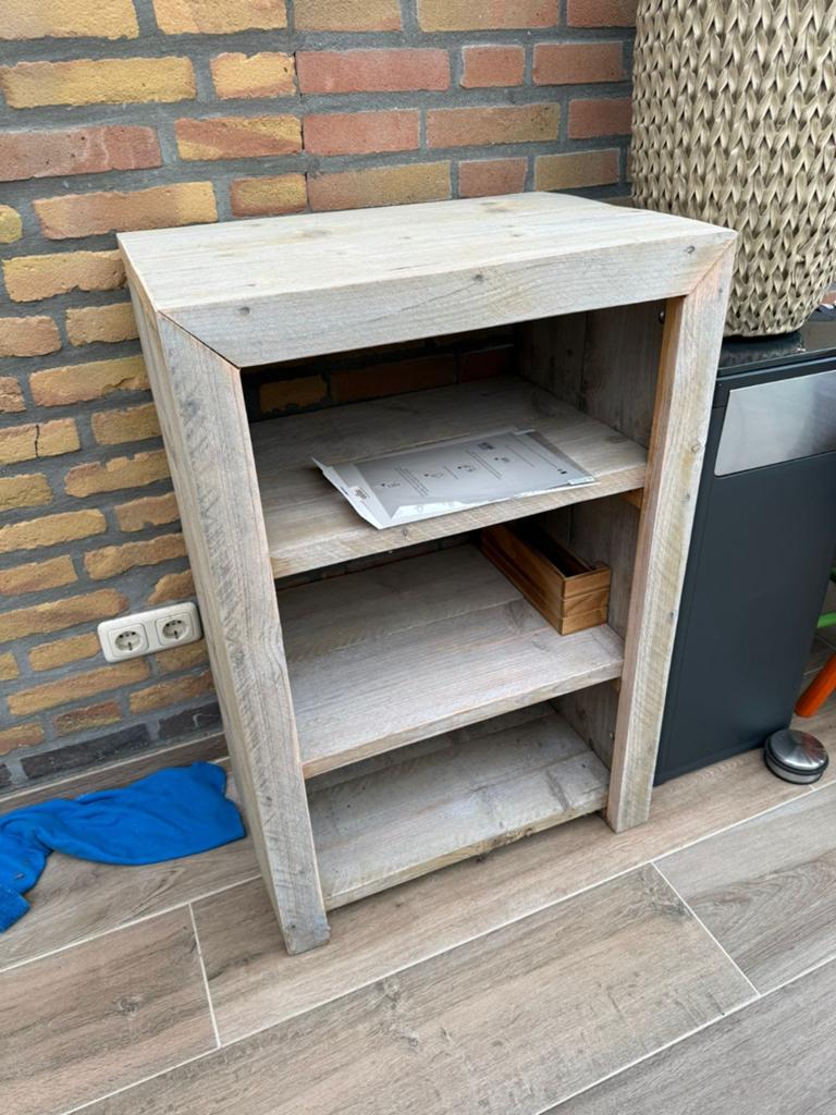 Te koop aangeboden in Schinveld 3 delen, Huis en Inrichting, Kasten | Dressoirs, Ophalen of Verzenden, Zo goed als nieuw, 25 tot 50 cm