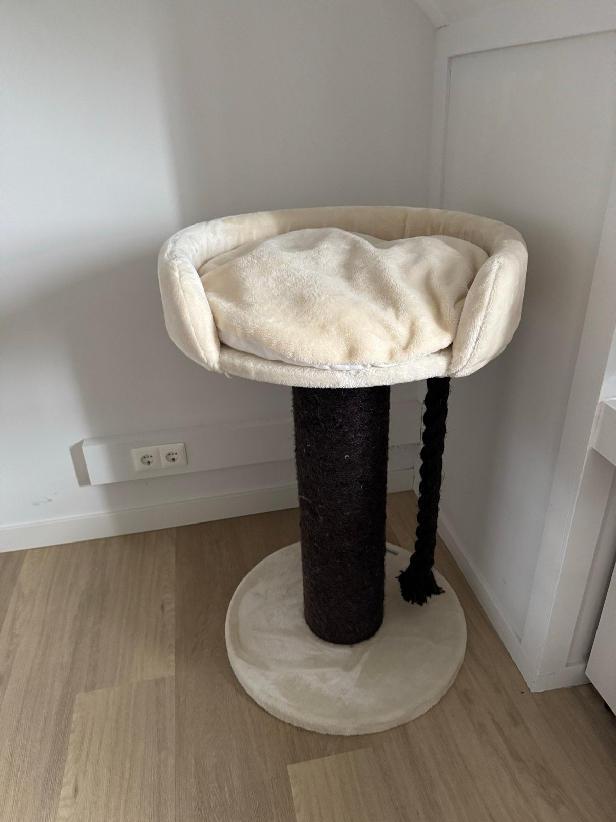 Beeztees Tura Krabpaal voor grote katten 60 x 60 x 100 cm, Ophalen, Zo goed als nieuw, Krabpaal