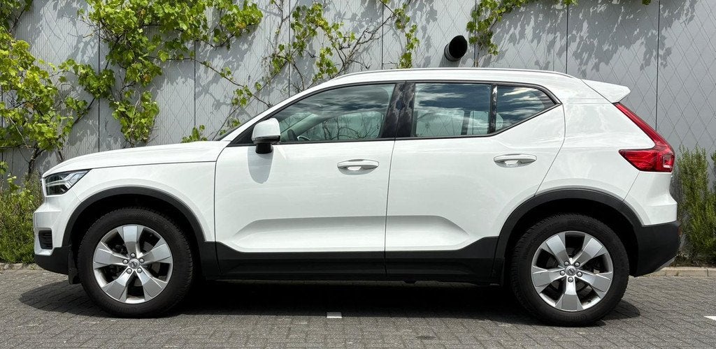 Volvo XC40 1.5 T2 Momentum Business | Trekhaak | Adaptieve C, 12 maanden, Gebruikt, Euro 6, Wit
