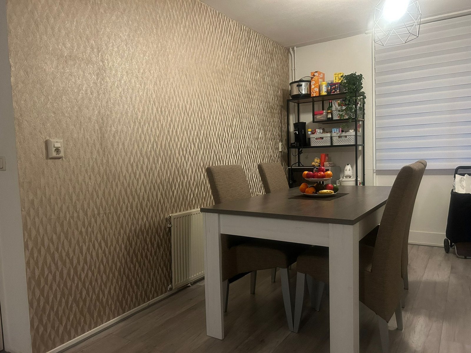 Uitschuifbare eettafel met stoelen - Zeer goede staat, Huis en Inrichting, Tafels | Eettafels, Gebruikt, Vijf personen of meer