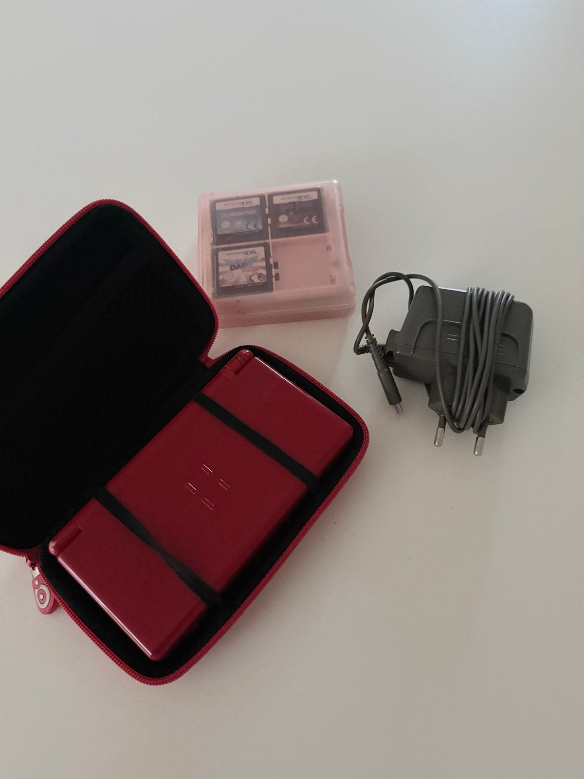 Rode Nintendo DS Lite met games en hoesje, Ophalen, Rood, DS Lite, Gebruikt