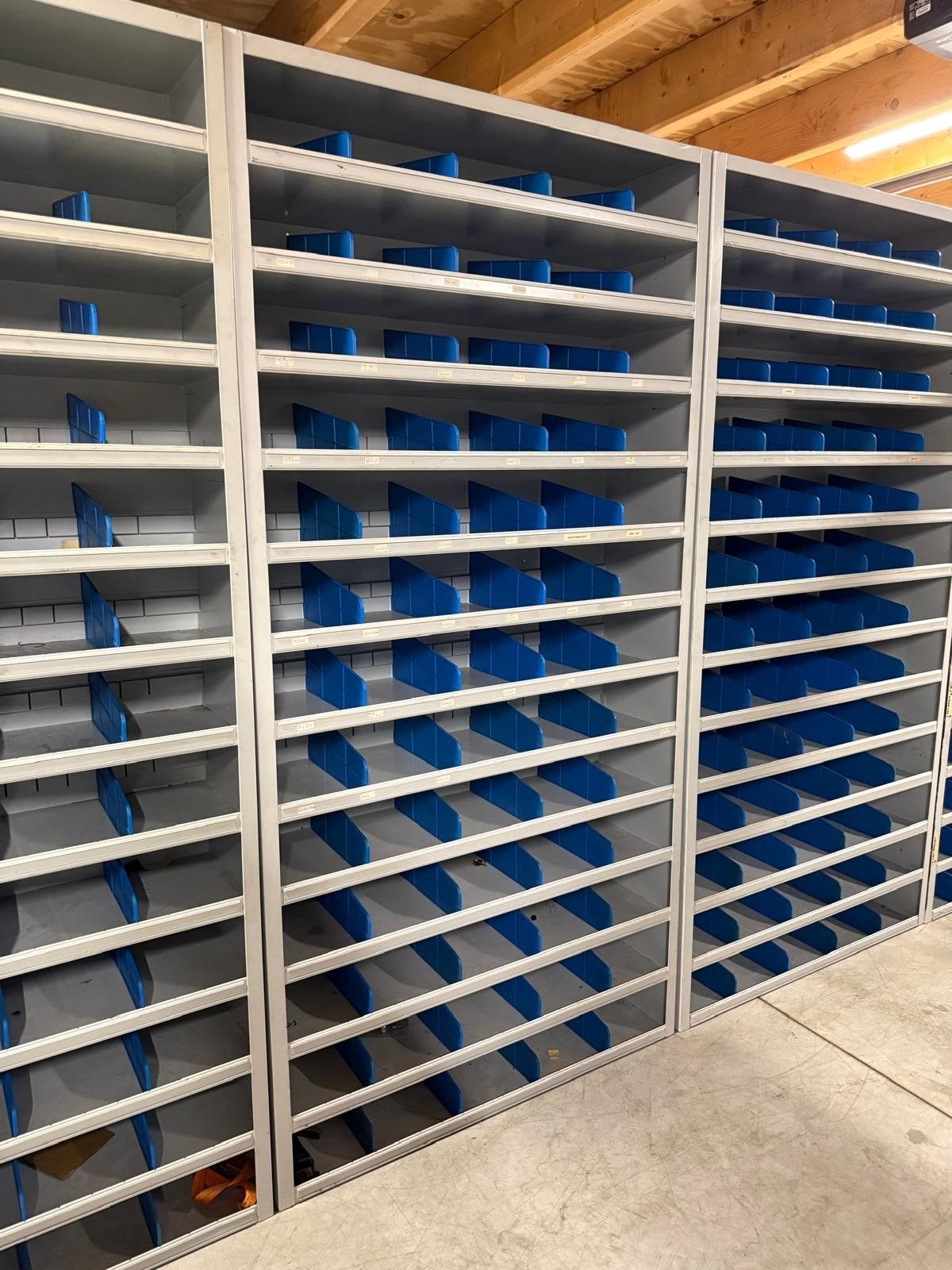 8 Magazijnkasten met schotjes voor kleine onderdelen, Huis en Inrichting, Kasten | Roldeurkasten en Archiefkasten, Ophalen, 25 tot 50 cm