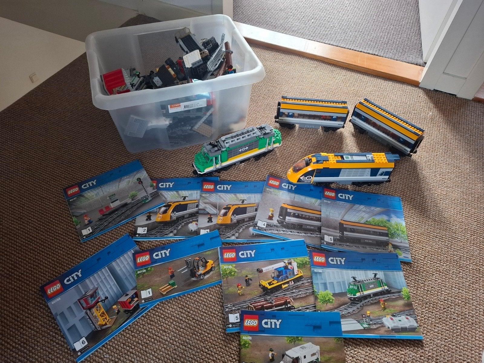 LEGO City Treinen en Bouwsets 60197 en 60198 met Handleiding, Ophalen