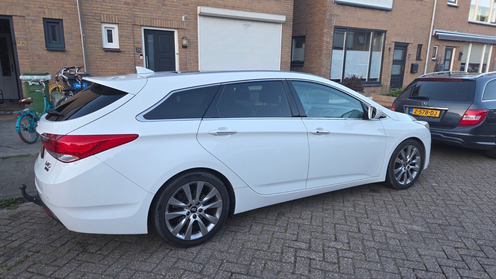 Hyundai i40 1.7 CRDi 161PK!!! Stationwagon AUT 2011, Auto's, Hyundai, Euro 5, 136 pk, Zwart, 4 cilinders