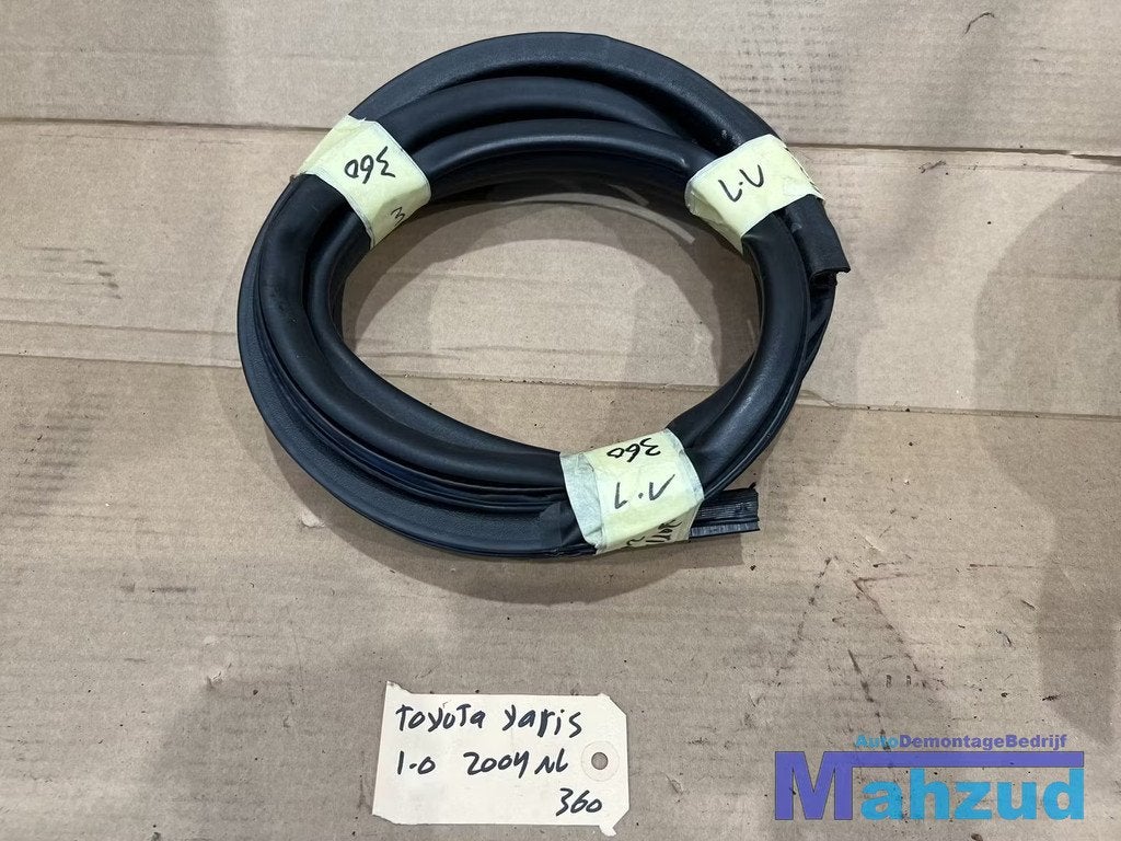 TOYOTA YARIS P1 Linker deur rubber 3 deurs 1999-2005, Info@toyota.co.jp, Gebruikt, Toyota Motor Corporation, Toyota