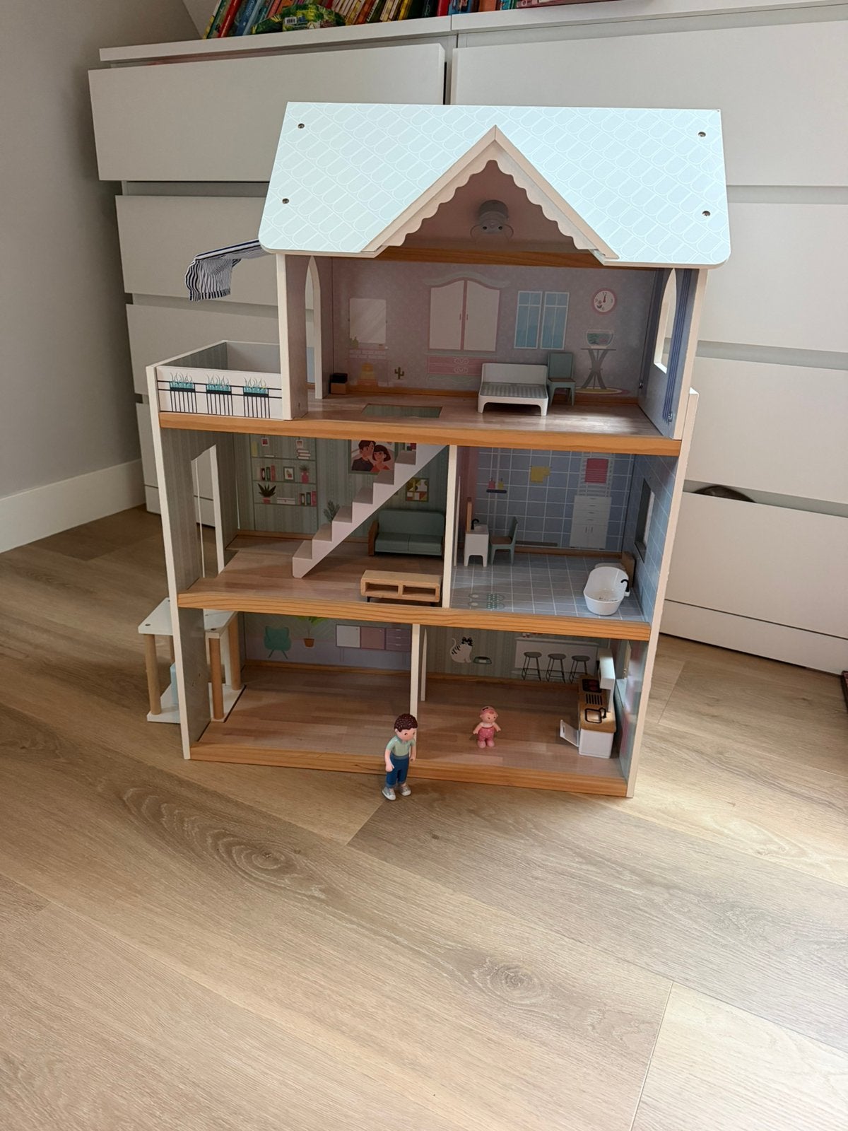 Poppenhuis met accessoires, Ophalen, Zo goed als nieuw, Poppenhuis