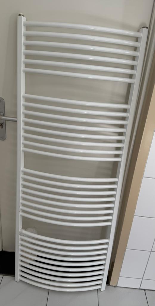 Moderne witte design handdoekradiator / badkamer radiator, Ophalen, Hoog rendement (Hr), Radiator, Zo goed als nieuw