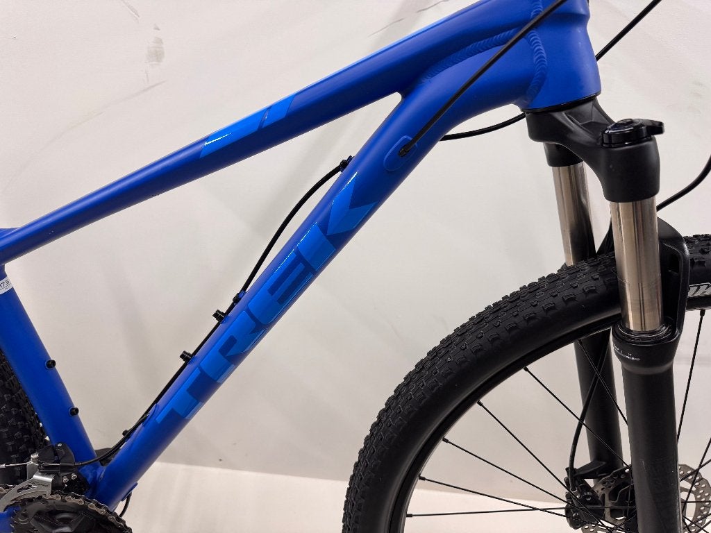 Foto 3 van Trek X-caliber 7 mountainbike Nieuwstaat 16 versnellingen
