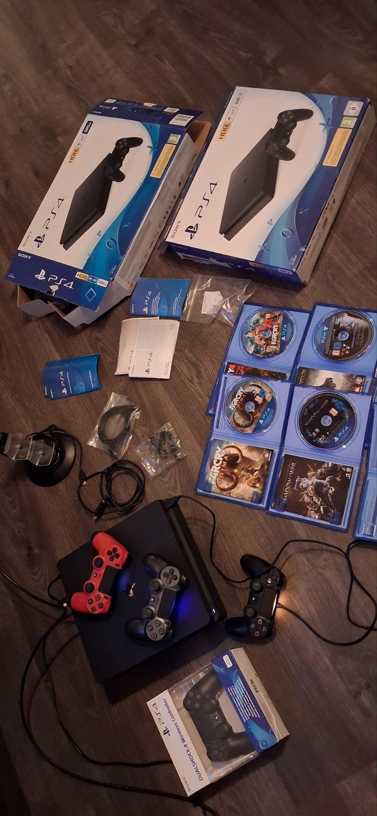PS4 Slim 500GB HDR - 4 controllers + 6 games + doos, Spelcomputers en Games, Ophalen, Zo goed als nieuw, Met 3 controllers of meer