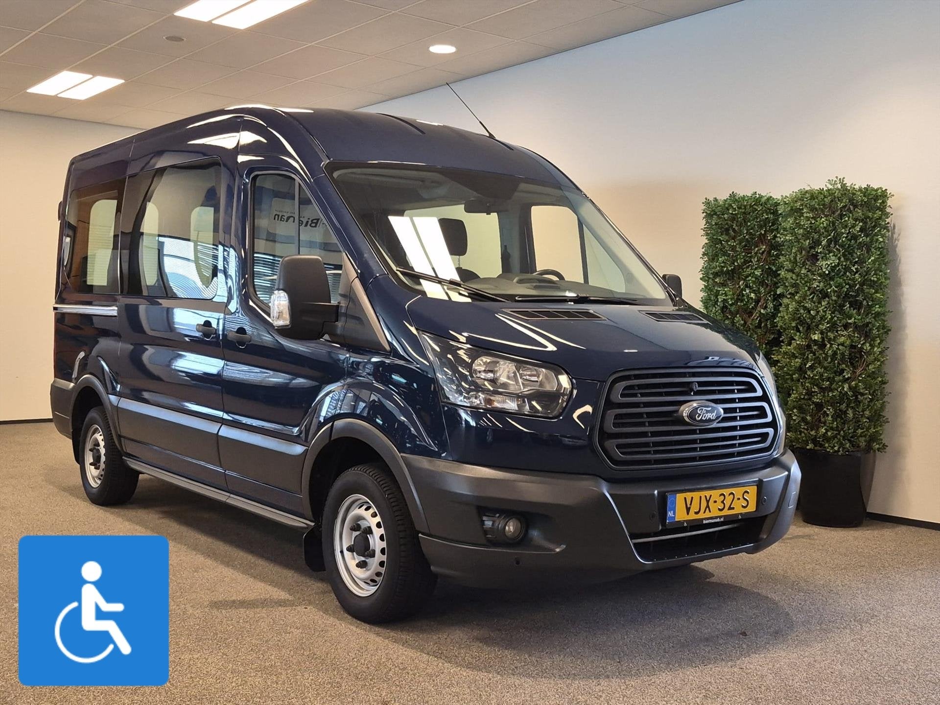 Ford Transit L2H2 Rolstoelbus 2+1 (Airco), Auto's, Ford, 12 maanden, Stof, Blauw, 10 km/l