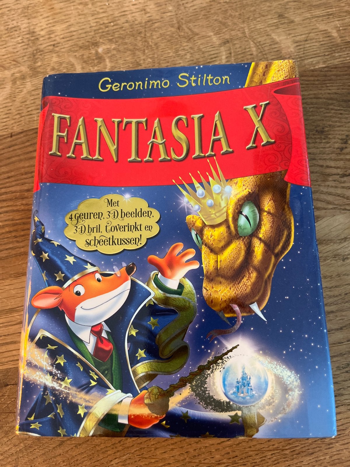 Geronimo Stilton Fantasia X - Met 3D beelden en geuren, Ophalen of Verzenden, Zo goed als nieuw, Fictie