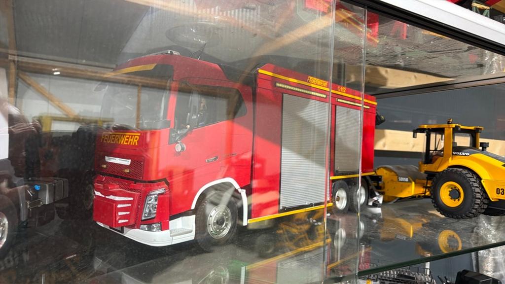 1/14 Brandweerauto met werkende kraan en steunpoten, Groter dan 1:32, Zo goed als nieuw, Truck, Ophalen