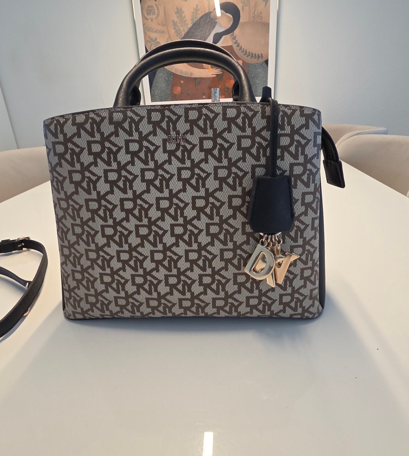 DKNY Monogram Satchel Handtas | Schoudertas, Ophalen of Verzenden, Zo goed als nieuw, Zwart, Schoudertasje