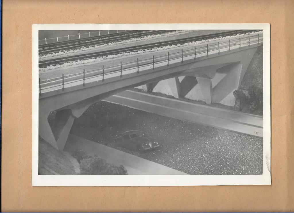 foto maquette spoorweg viaduct  1956  Voetiuslaan Arnhem, Ophalen of Verzenden, Zo goed als nieuw, Trein, Kaart of Prent