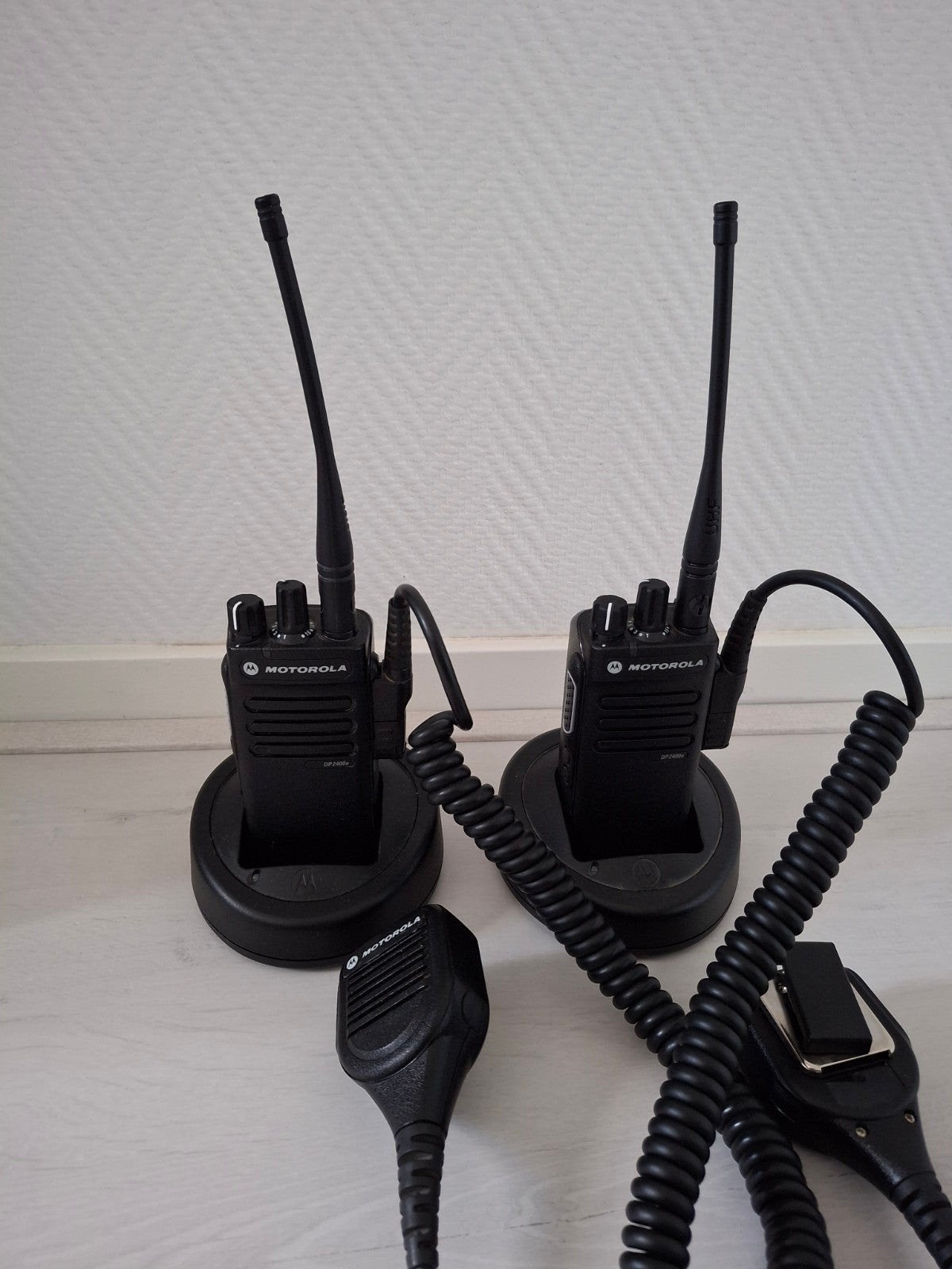 Motorola DP2400e Portofoon met lader en microfoon, Telecommunicatie, Portofoons en Walkie-talkies, Ophalen of Verzenden