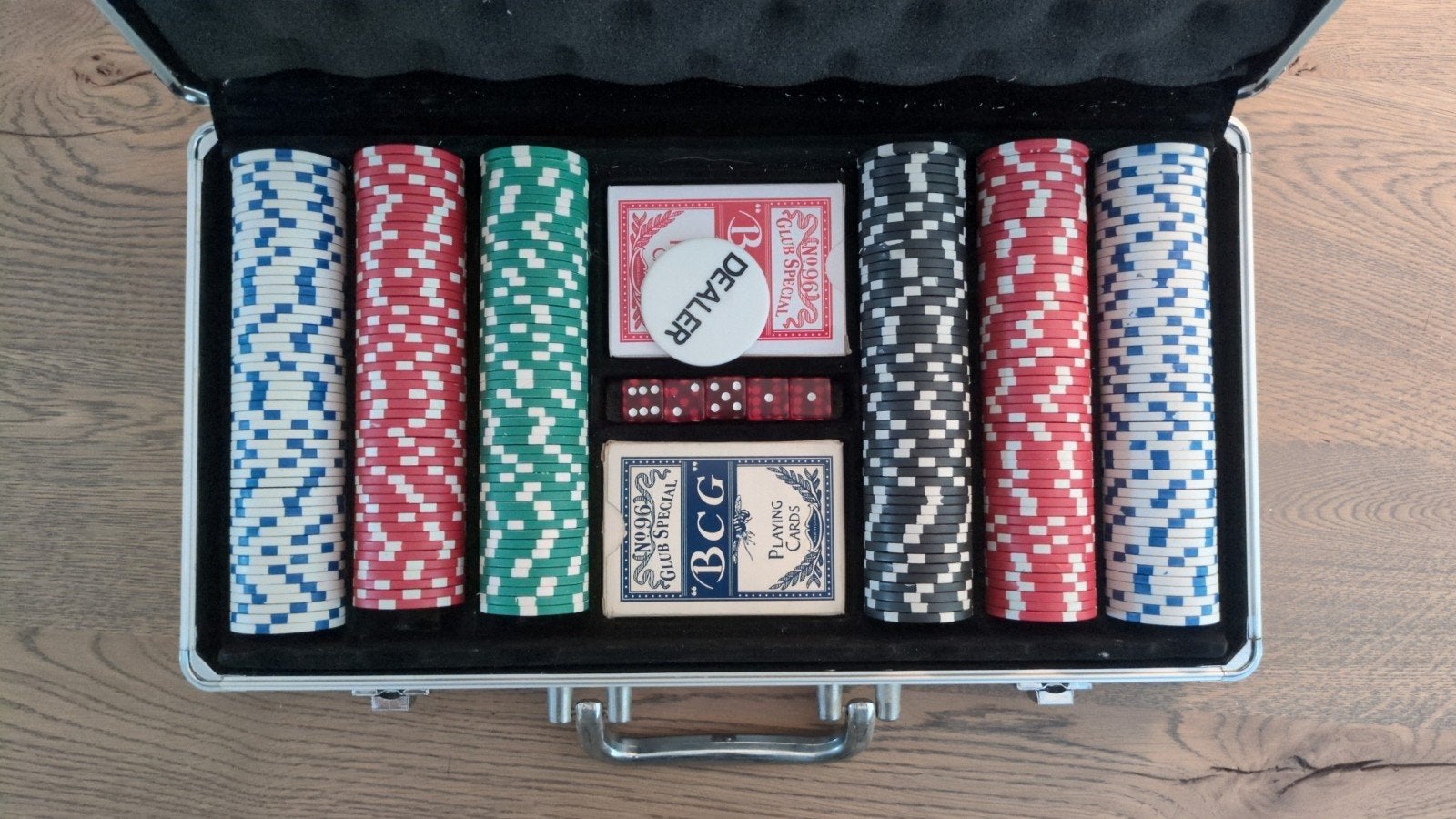 Pokerset in aluminium koffer - Compleet, Hobby en Vrije tijd, Gezelschapsspellen | Overige, Vijf spelers of meer, Ophalen of Verzenden