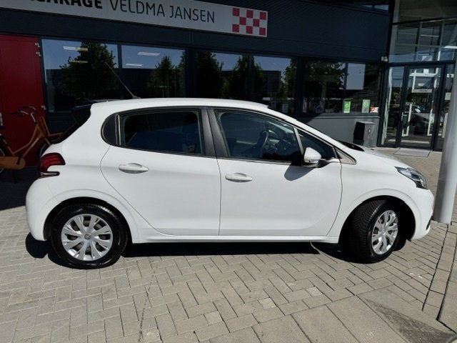 Peugeot 208 1.2 PT BLUE LION 5-DRS. (70.700 KM!) (bj 2017), Stof, Gebruikt, 1199 cc, 82 pk