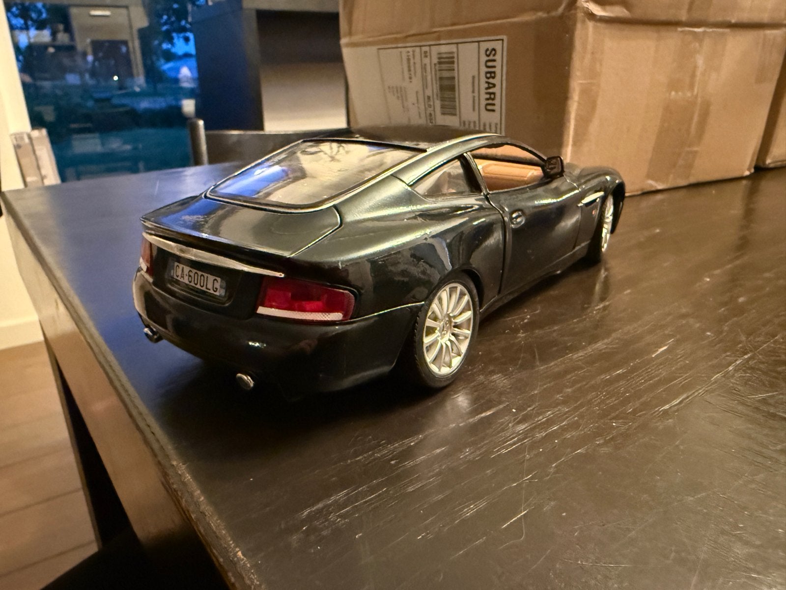 Burago Aston Martin Vanquish schaalmodel 1:18, Ophalen of Verzenden, Gebruikt, Auto, Bburago